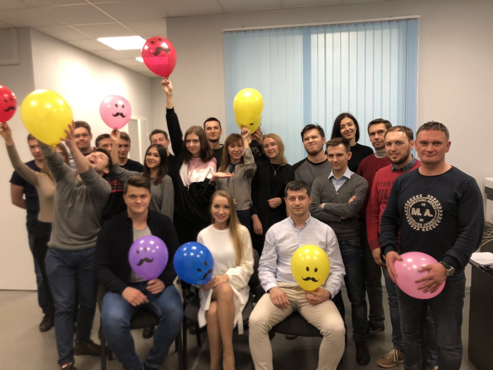 Команда празднует день рождения компании